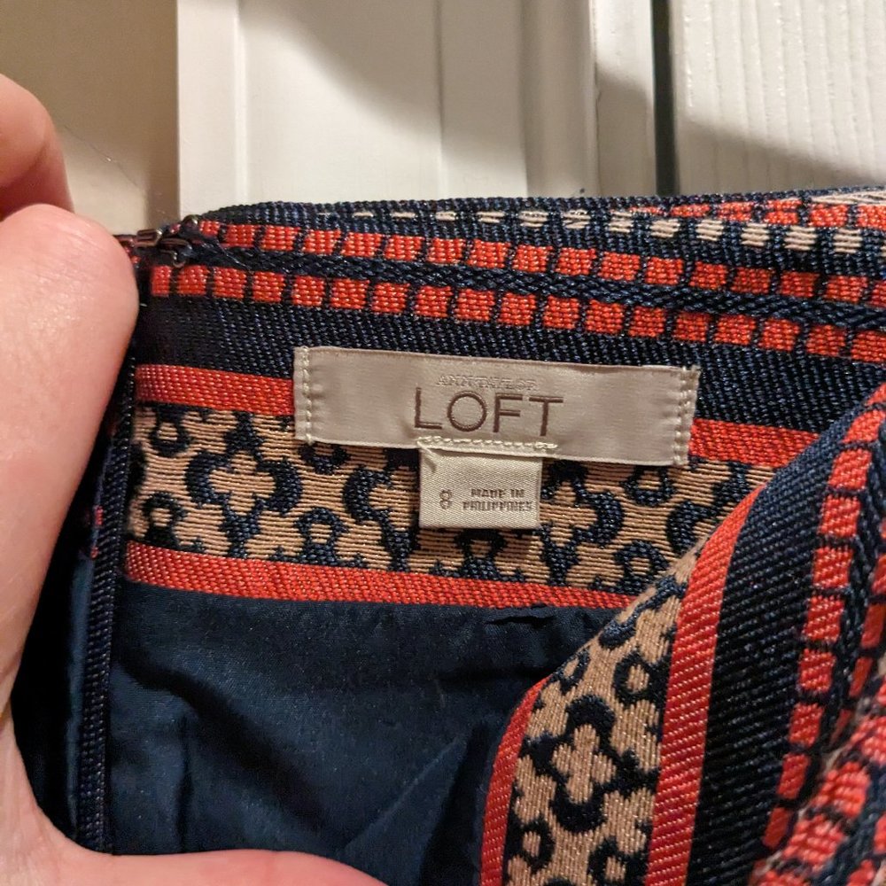 Ann Taylor LOFT Navy And Coral Patterned Skirt Size 8 - Picture 3 of 3